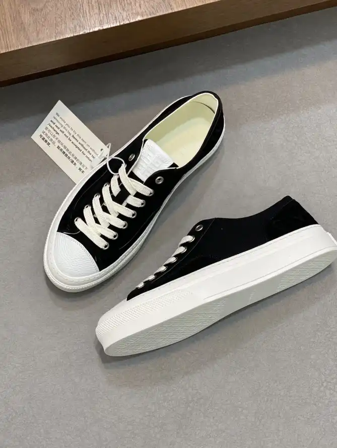 hype Givenchy Sneakers