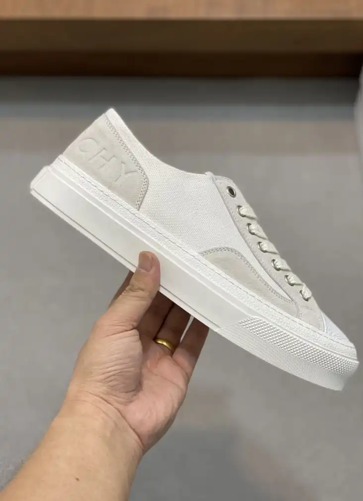 hype Givenchy Sneakers