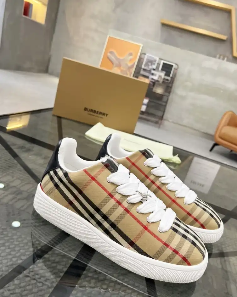 hype Burberry Sneakers