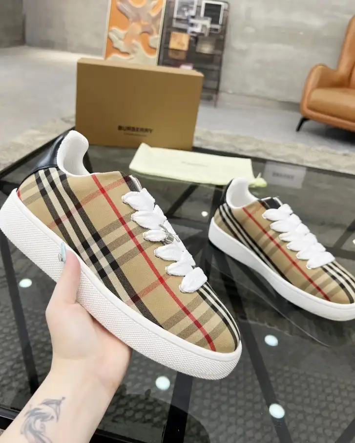 hype Burberry Sneakers