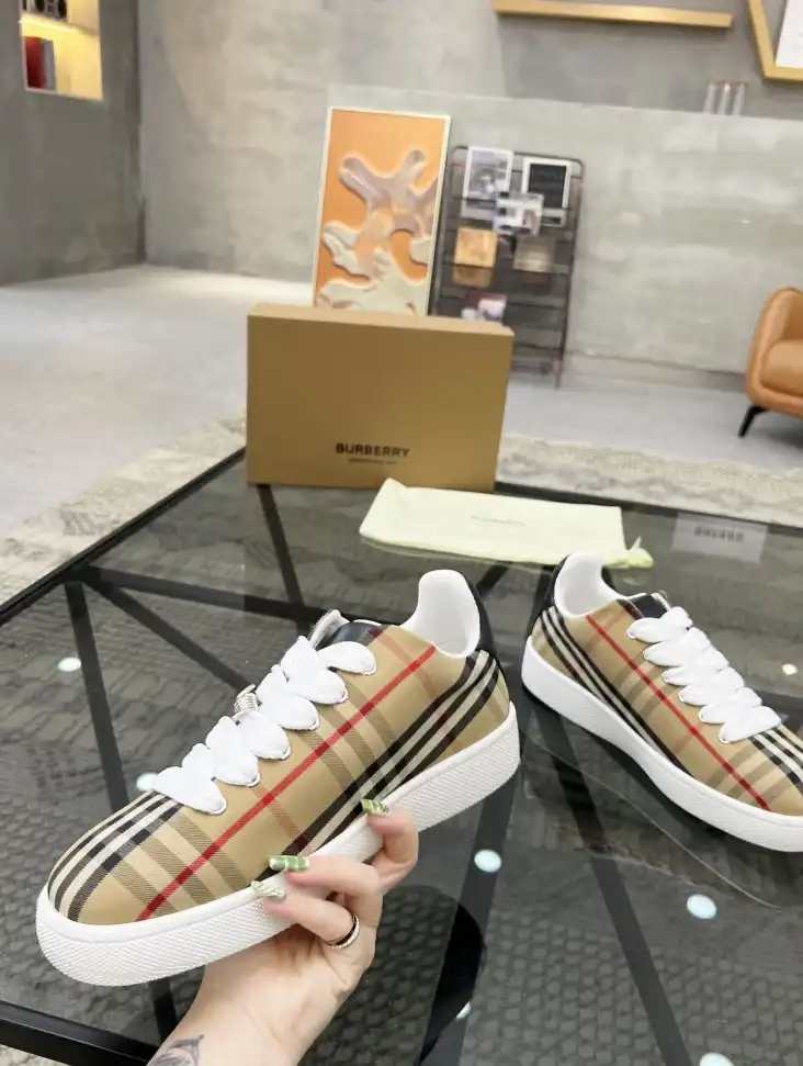 hype Burberry Sneakers