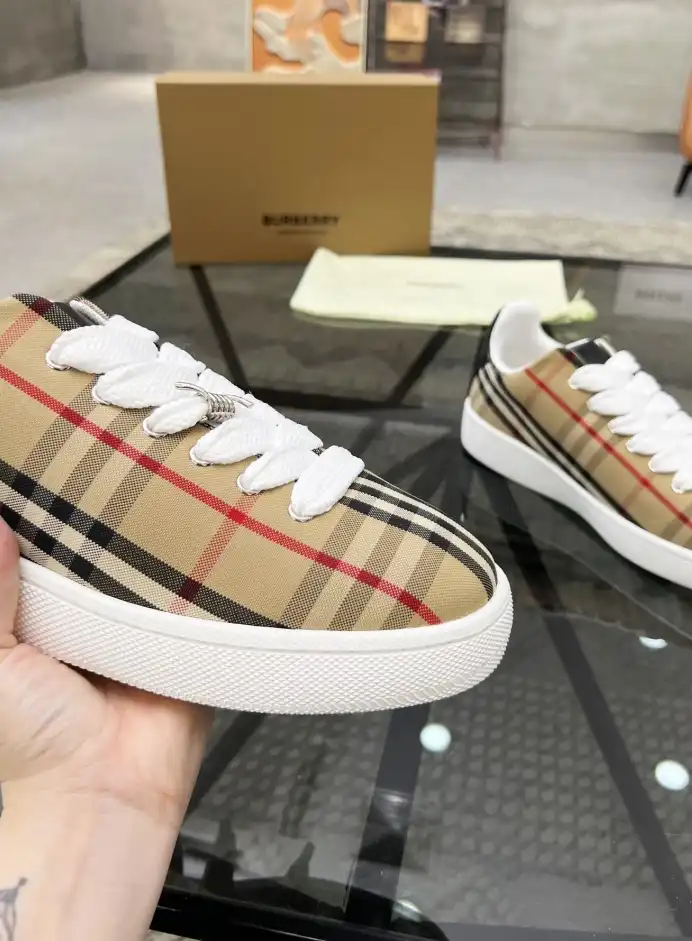 hype Burberry Sneakers