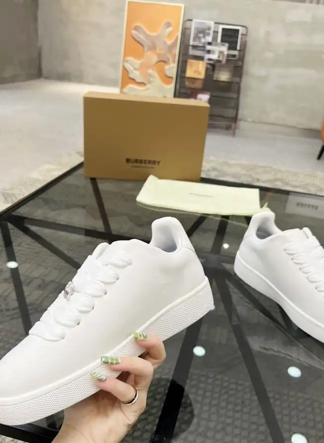 hype Burberry Sneakers