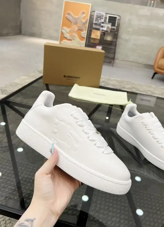 hype Burberry Sneakers