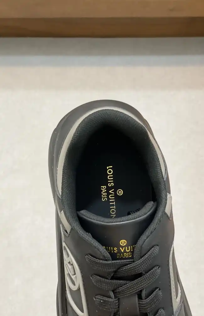 hype Louis Vuitton Sneakers