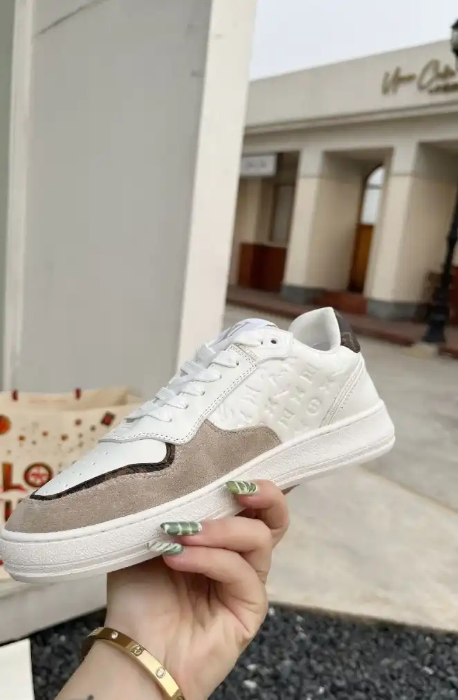 hype Louis Vuitton Sneakers