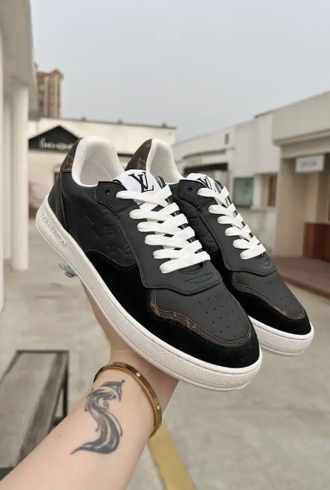 hype Louis Vuitton Sneakers