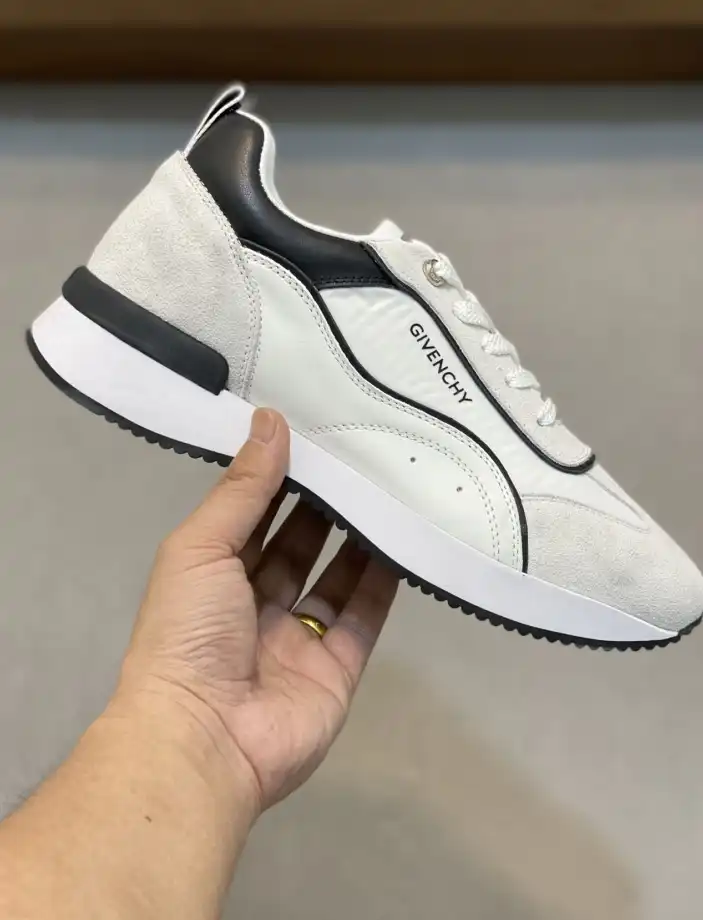 hype Givenchy Sneakers