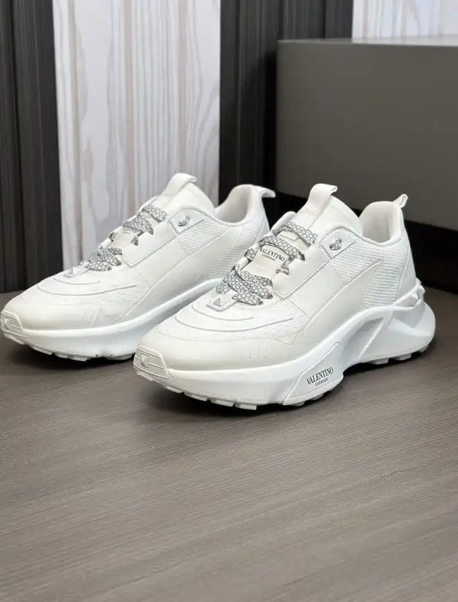 hype Valentino Sneakers