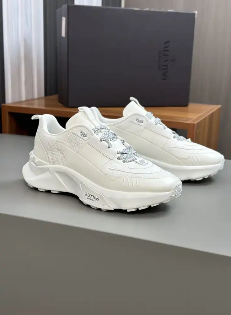 hype Valentino Sneakers