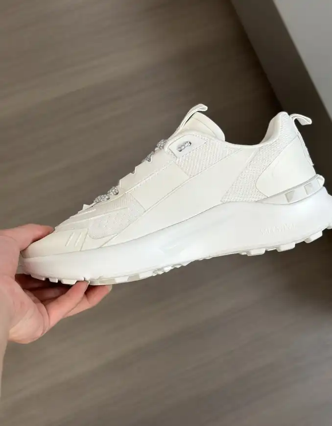 hype Valentino Sneakers