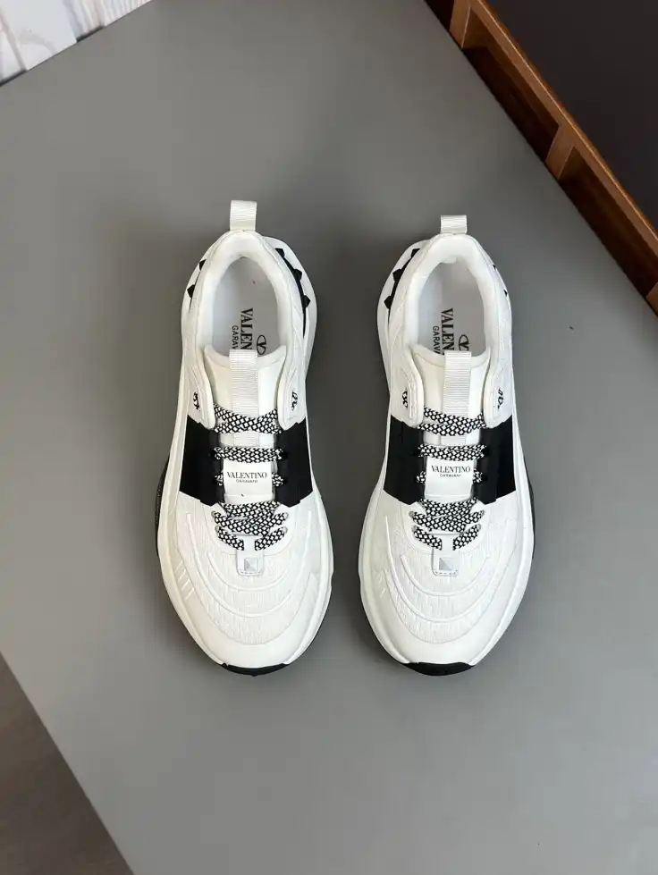 hype Valentino Sneakers