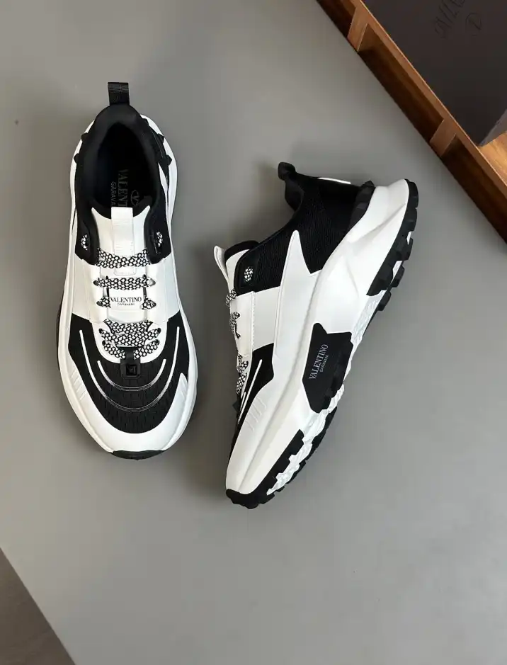 hype Valentino Sneakers