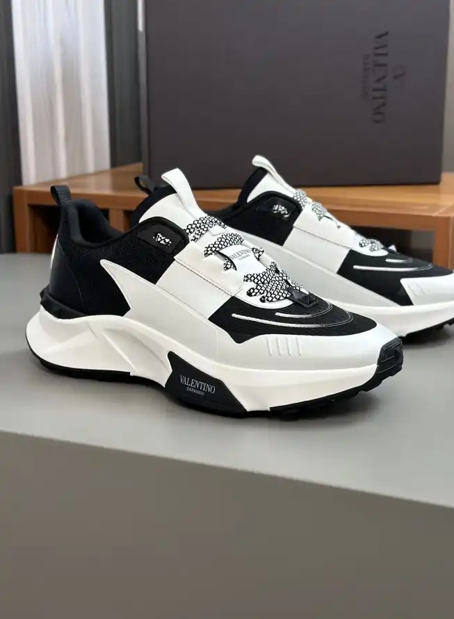 hype Valentino Sneakers