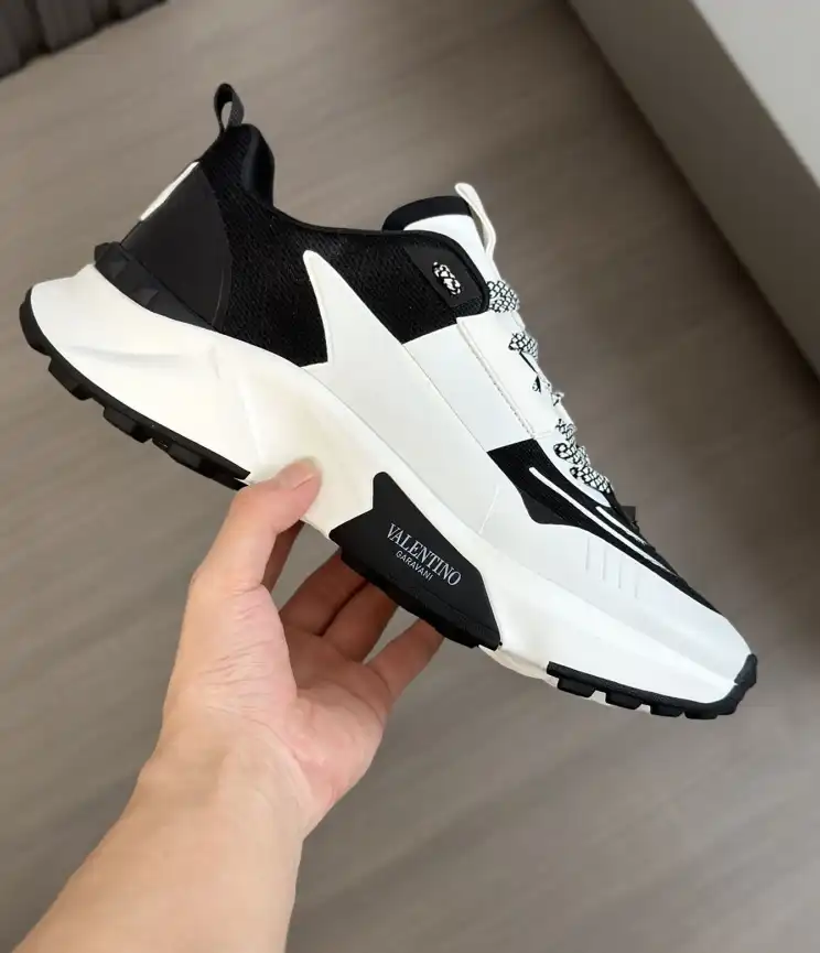 hype Valentino Sneakers