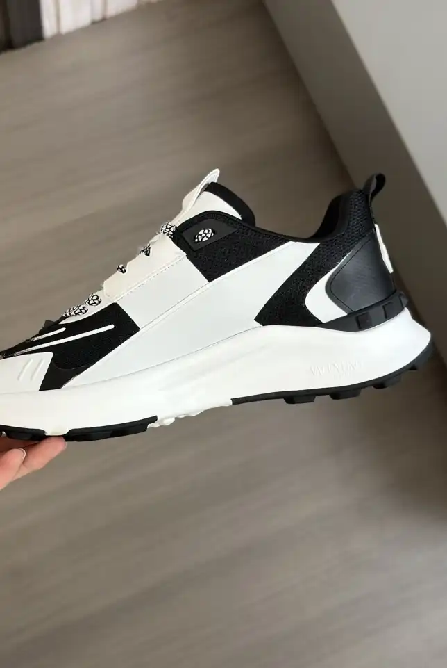 hype Valentino Sneakers