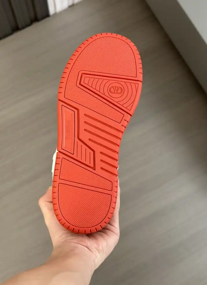 hype Valentino Sneakers