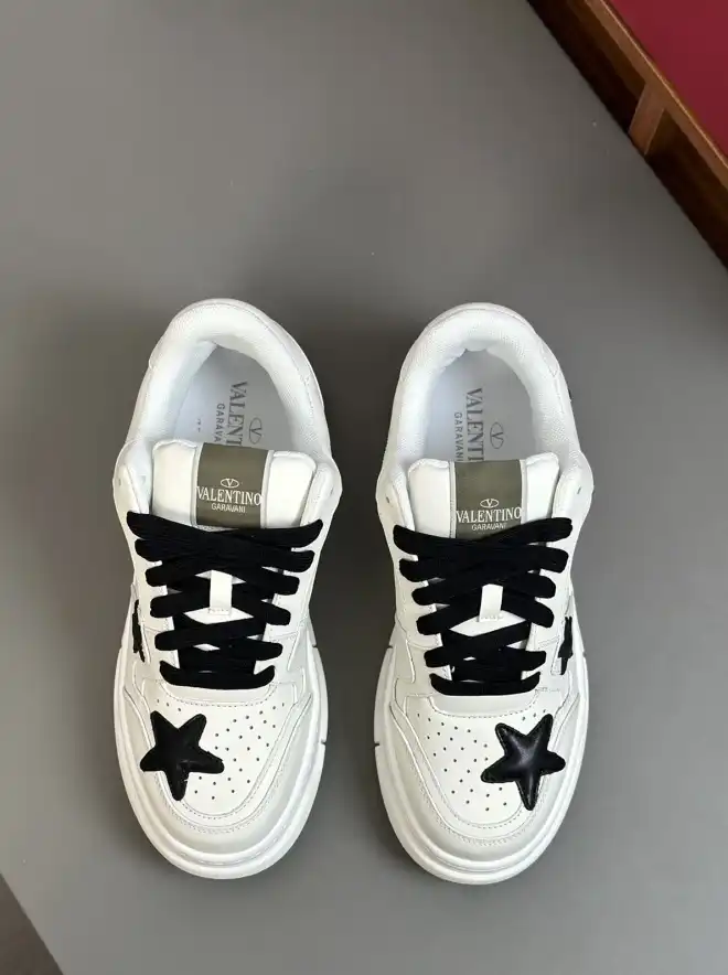 hype Valentino Sneakers