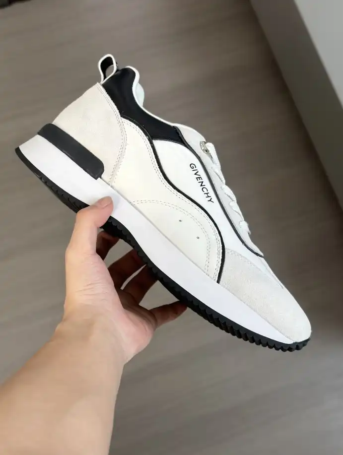 hype Givenchy Sneakers