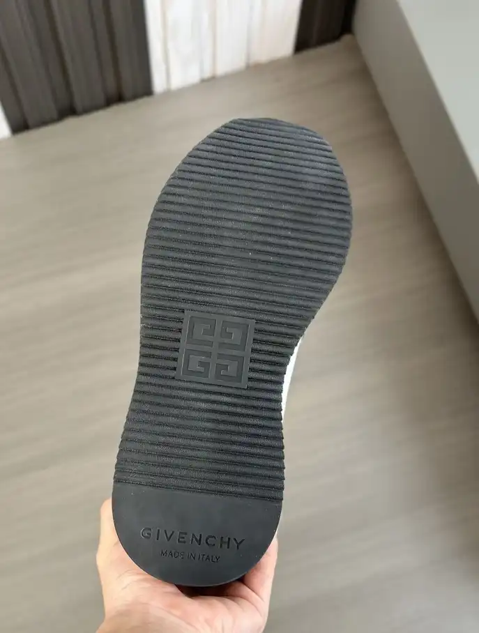 hype Givenchy Sneakers