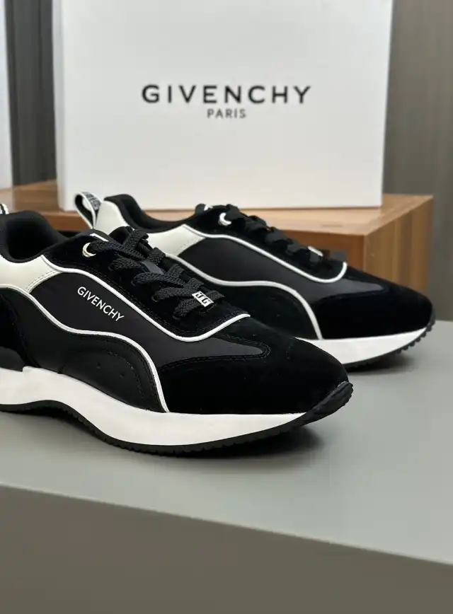 hype Givenchy Sneakers