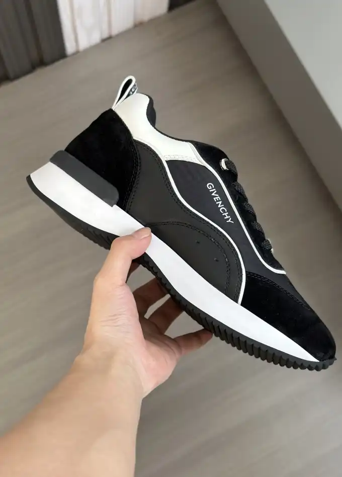 hype Givenchy Sneakers