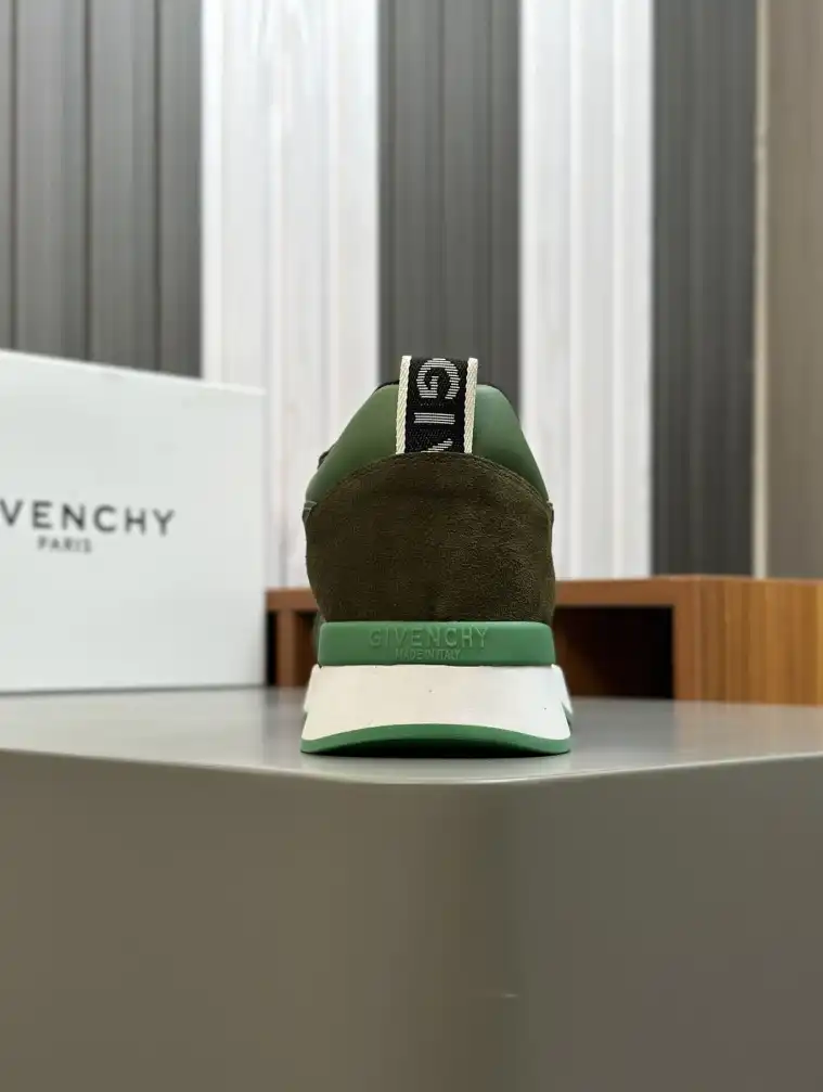 hype Givenchy Sneakers