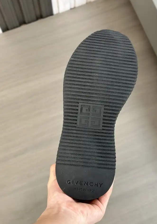 hype Givenchy Sneakers