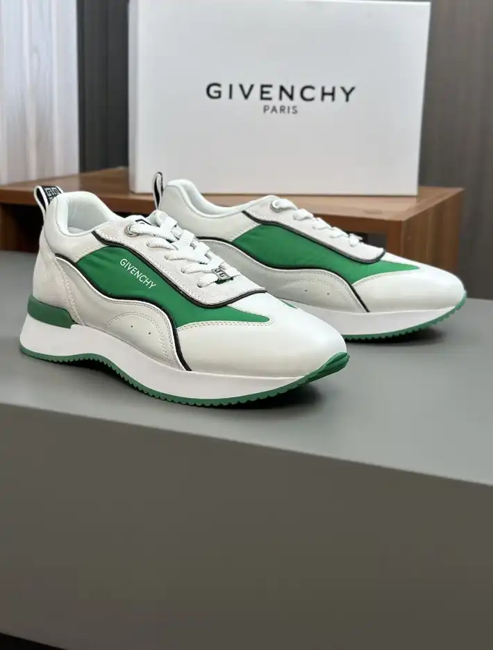 hype Givenchy Sneakers