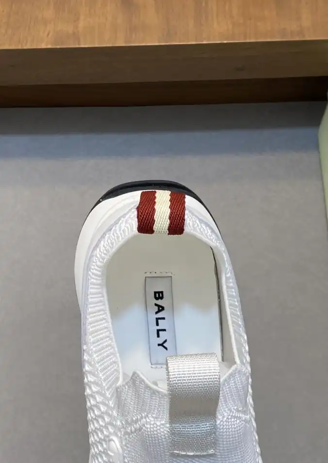 hype Burberry Sneakers