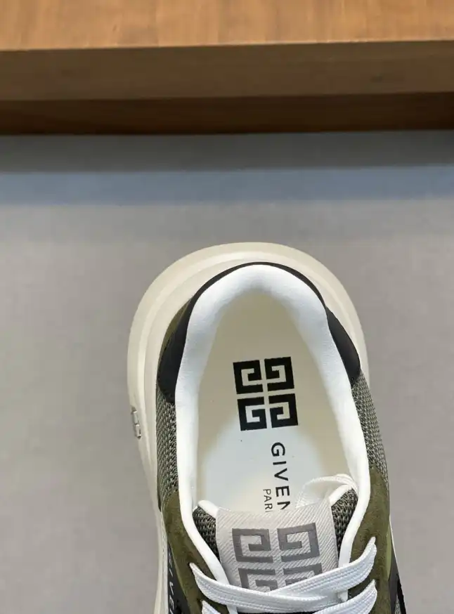 hype Givenchy Sneakers