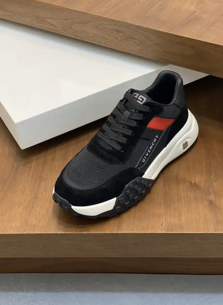 hype Givenchy Sneakers