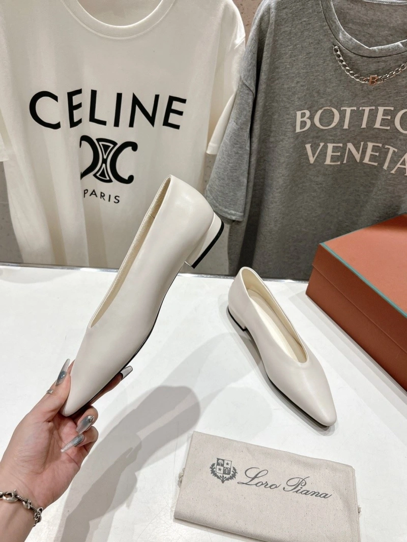 Other flat shoes