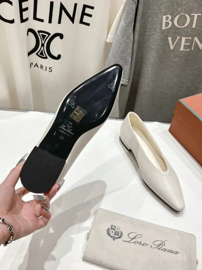 Other flat shoes