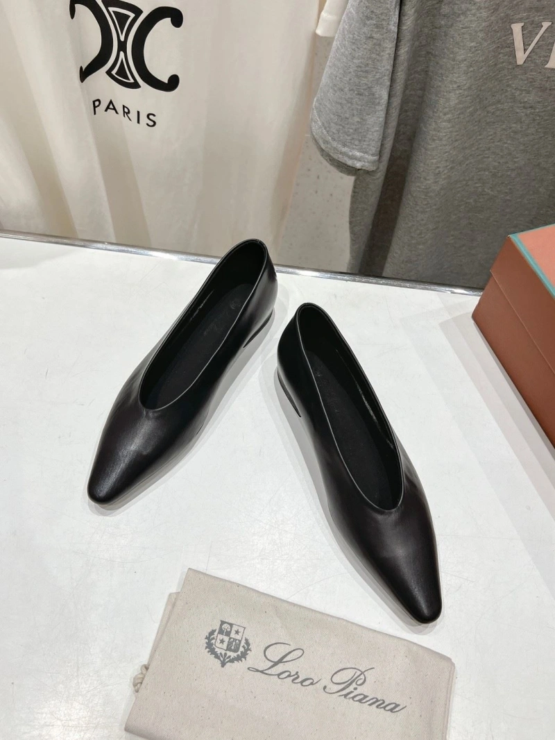 Other flat shoes