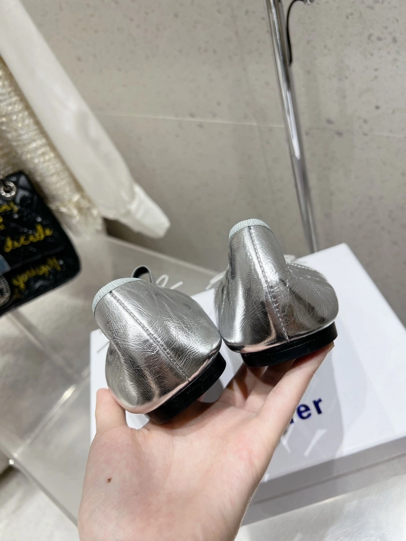 Other flat shoes