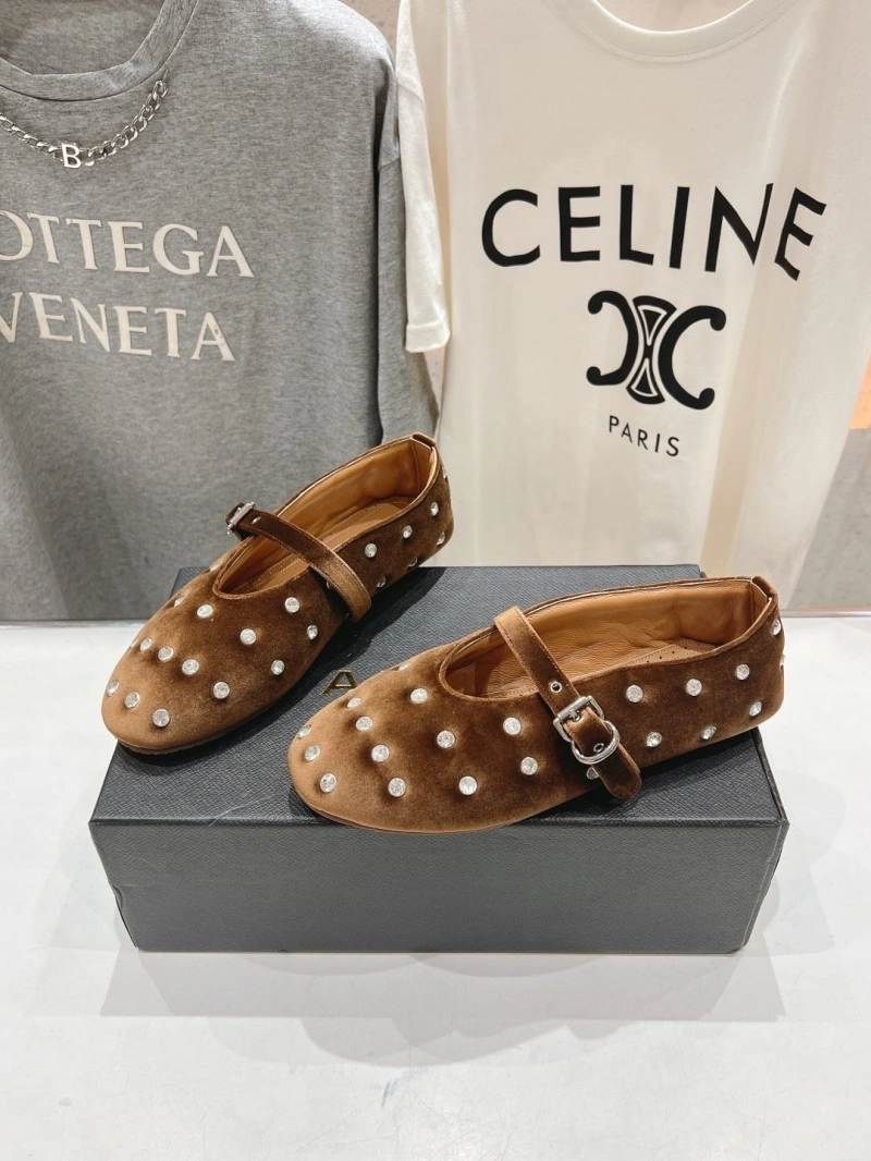 Other flat shoes