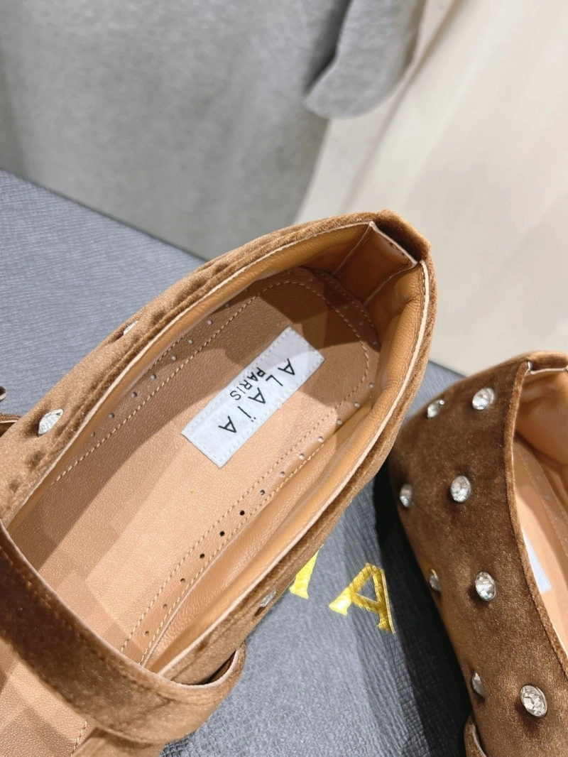 Other flat shoes