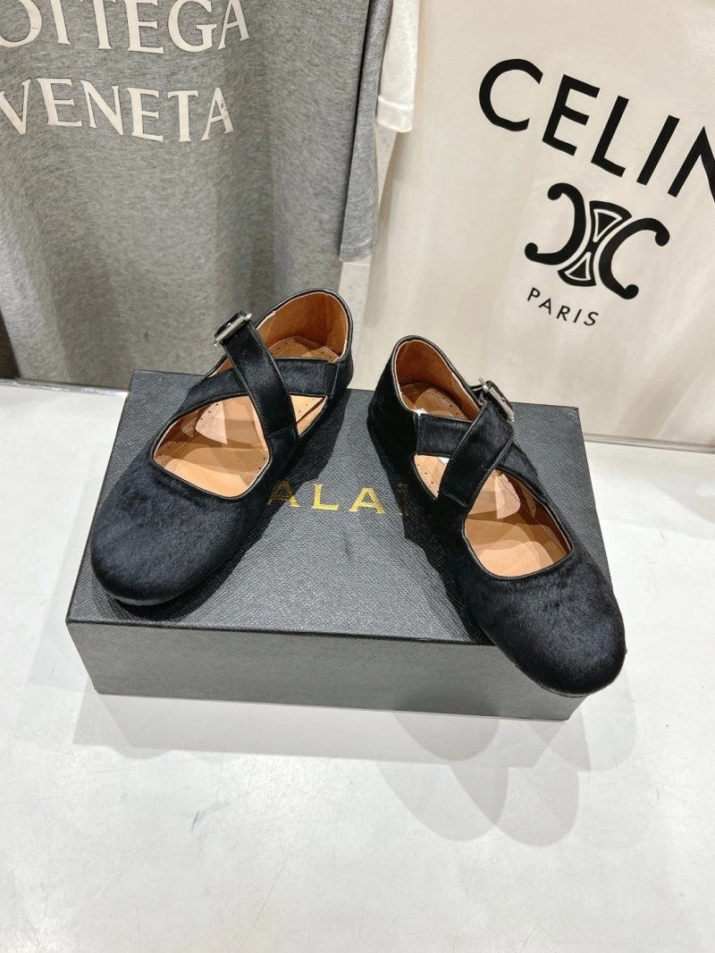 Other flat shoes