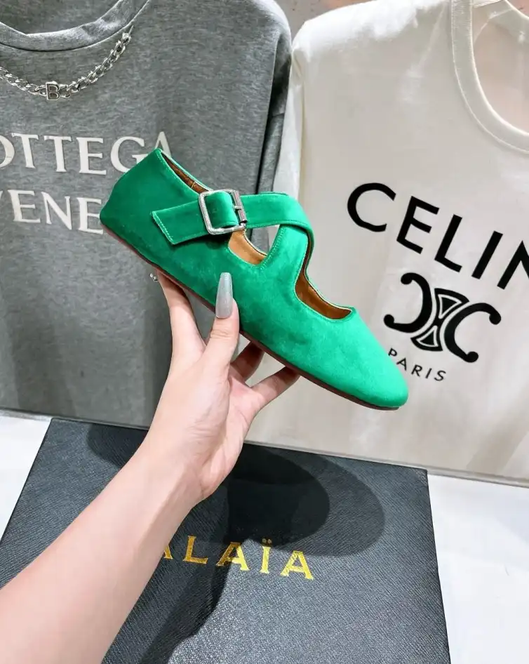 Other flat shoes