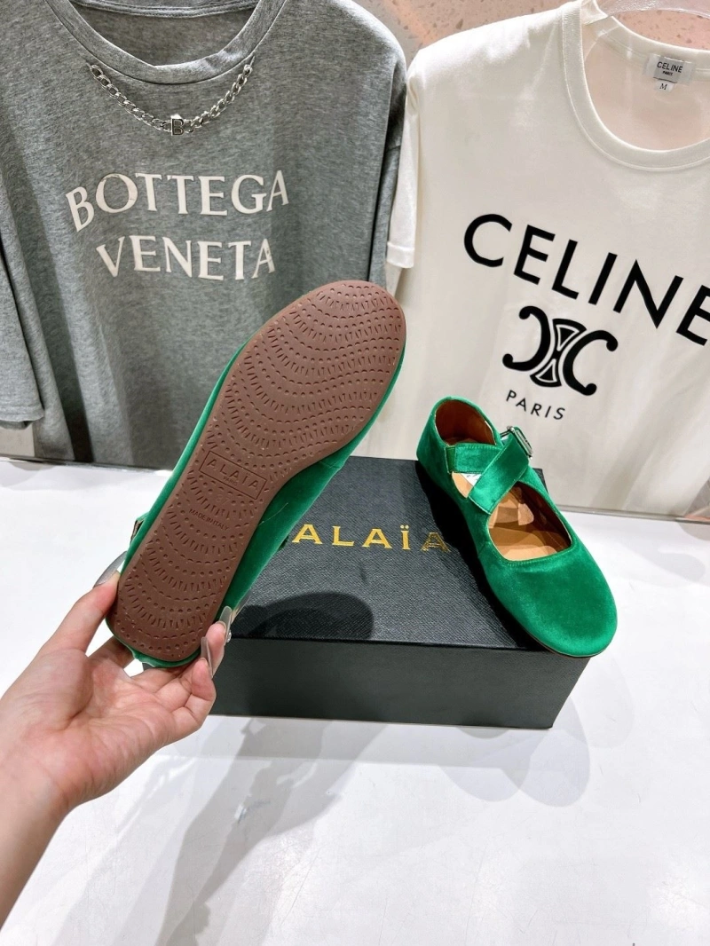 Other flat shoes
