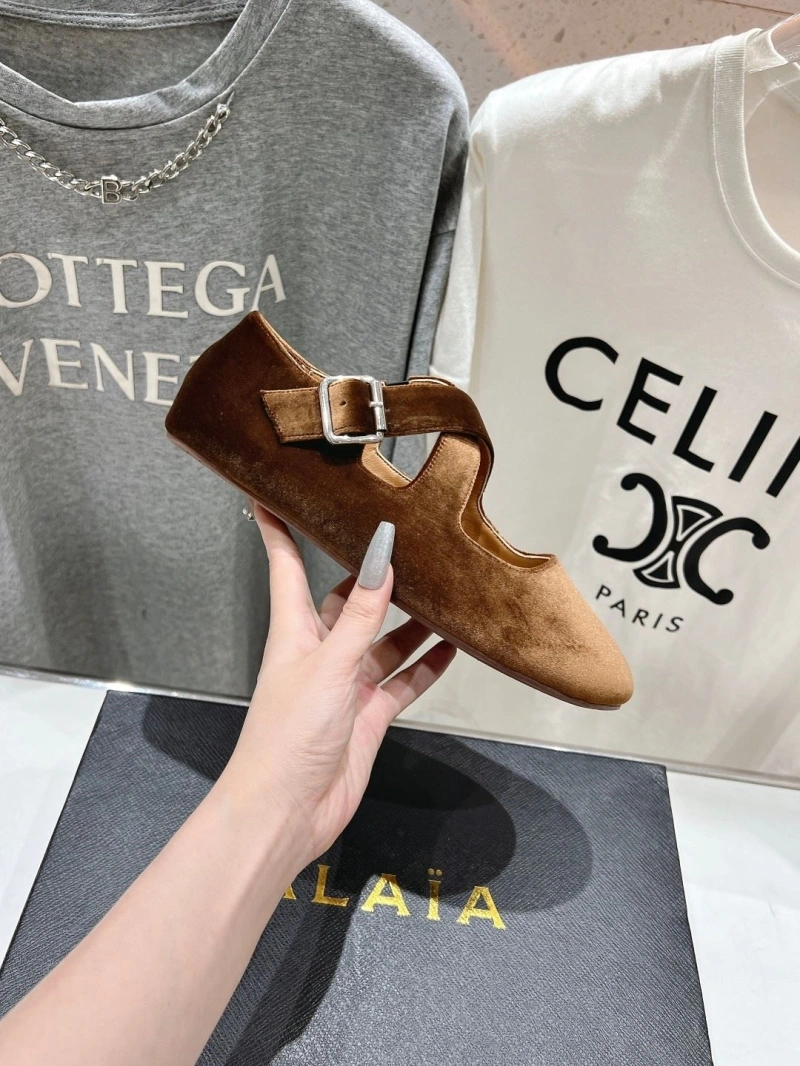 Other flat shoes