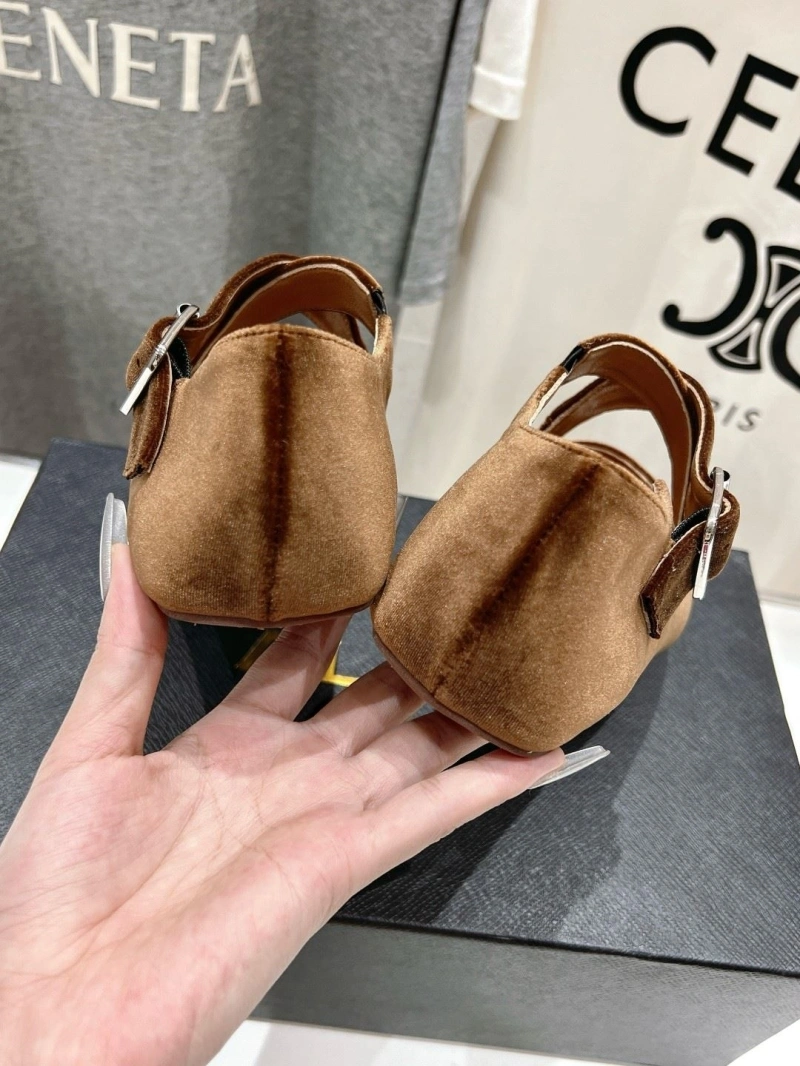 Other flat shoes
