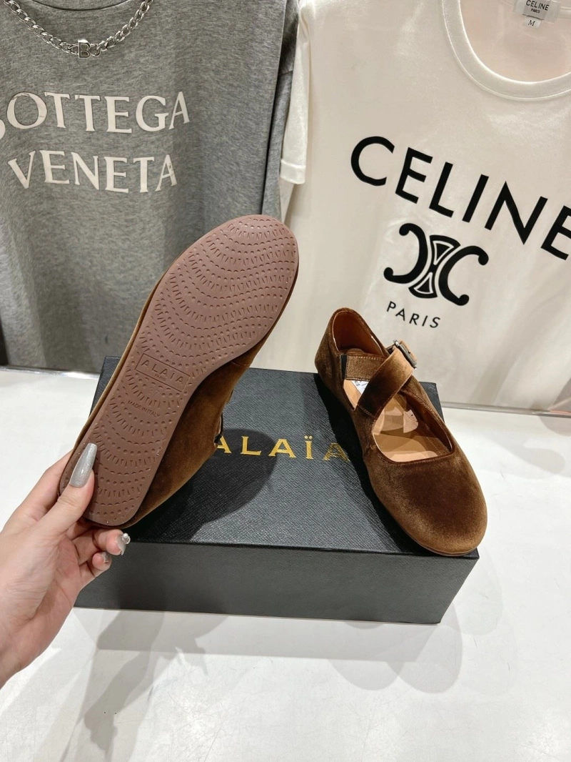 Other flat shoes