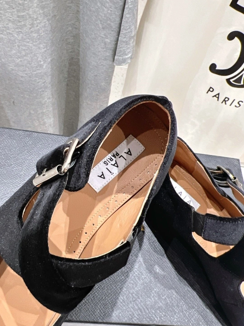 Other flat shoes