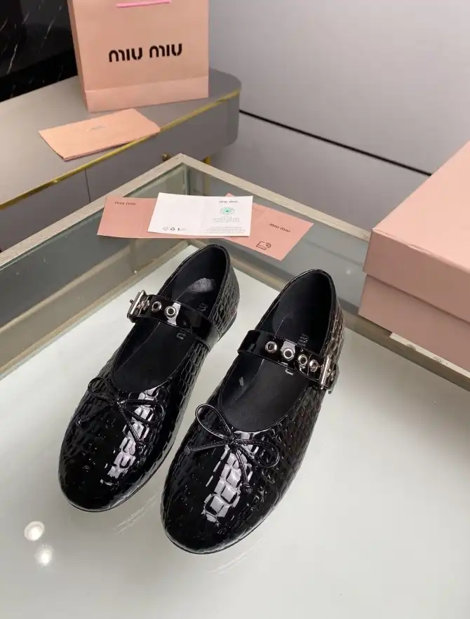 hype Miu Miu flat shoes