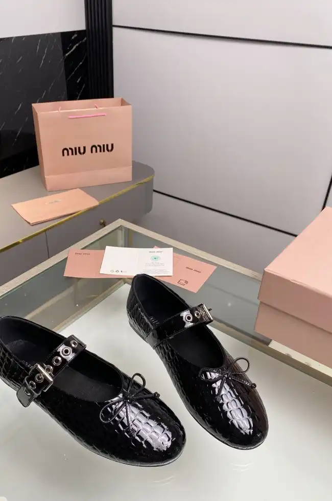 hype Miu Miu flat shoes