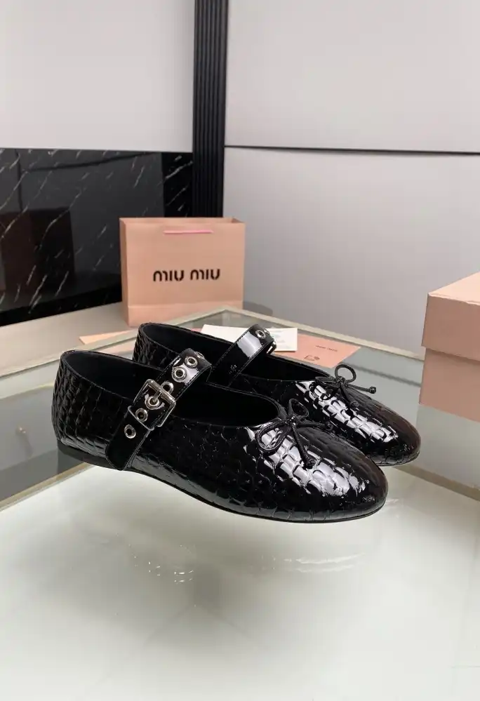 hype Miu Miu flat shoes