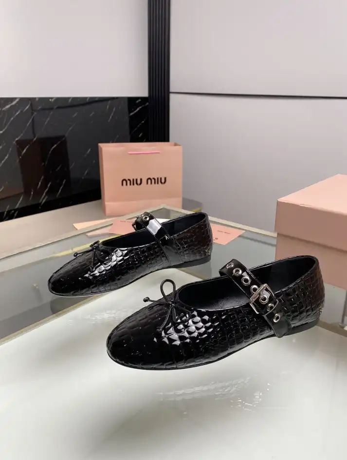 hype Miu Miu flat shoes