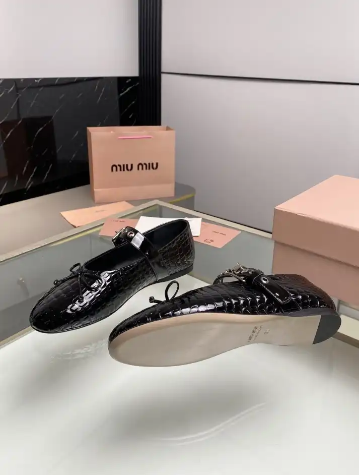 hype Miu Miu flat shoes